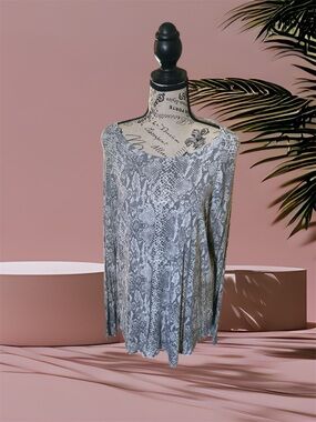 Time and Tru Gray Snake Print Long Sleeve Tee